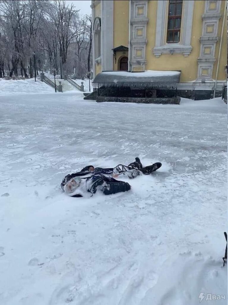 Miles sin calefacción, luz, en Rusia tras tormenta de hielo