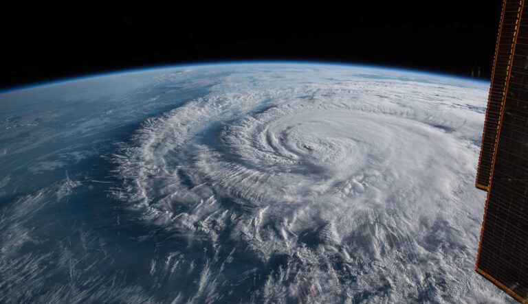 Ciclones podrían extenderse hasta enero, asegura meteorólogo