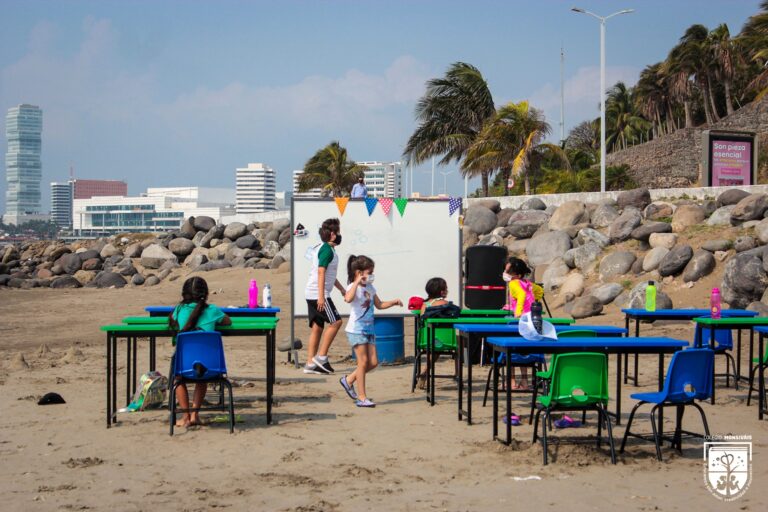 ESCUELA SE MUDA A LA PLAYA
