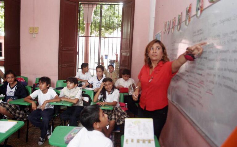 DEL 18 AL 21 DE MAYO, VACUNACIÓN A MAESTROS DE YUCATÁN