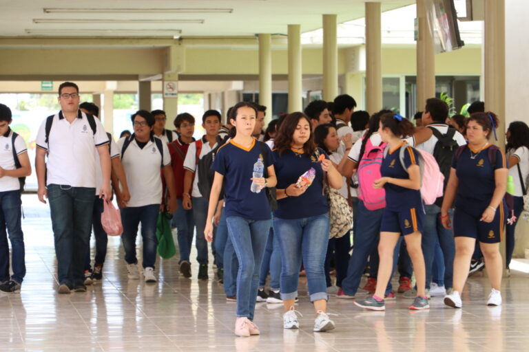 DOCENTES ANALIZAN MODELOS HÍBRIDOS DE ENSEÑANZA