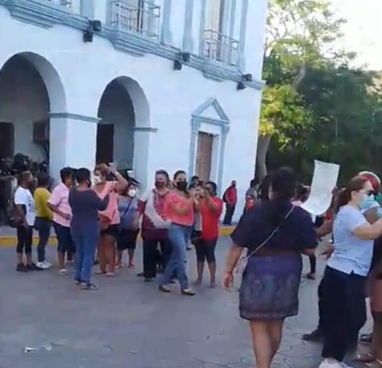 PROTESTA GRUPO DE CIUDADANOS CONTRA RESULTADO ELECTORAL