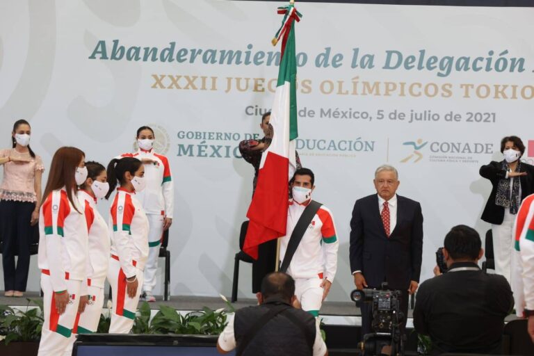 ROMMEL PACHECO, ABANDERADO MEXICANO