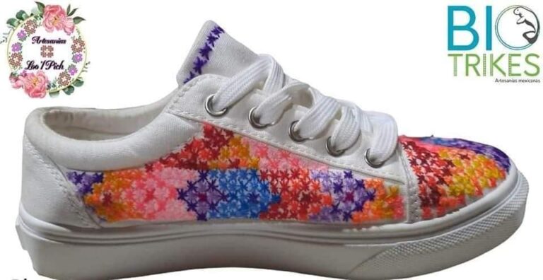 ARTESANAS BORDAN TENIS  EN X-PICHIL Y CAUSAN SENSACIONES