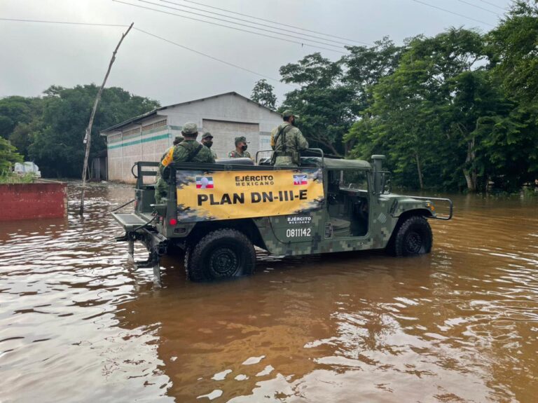 EJÉRCITO APLICA PLAN DN-III-E EN TEXAK POR INUNDACIONES
