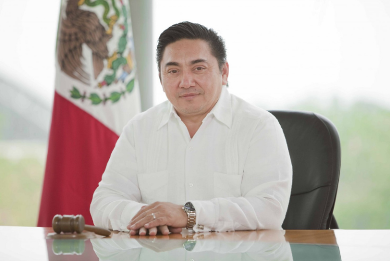 Dan orden de restricción a Marcos Celis, magistrado yucateco, por  violencia familiar