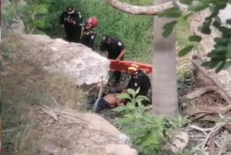 Rescatan a hombre en presunto estado de ebriedad que cayó al Aquaparque de Mérida