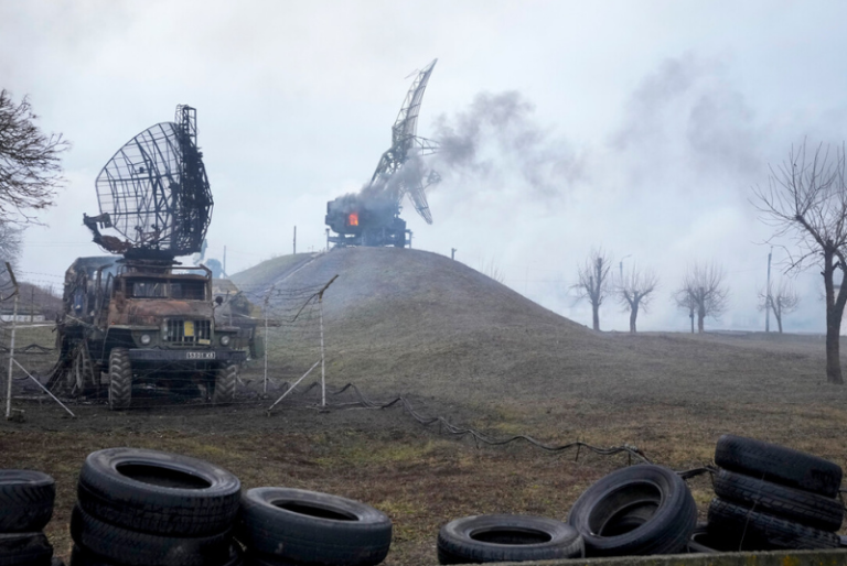 Fuerzas rusas invaden zona de exclusión nuclear de Chernóbil, reporta Ucrania