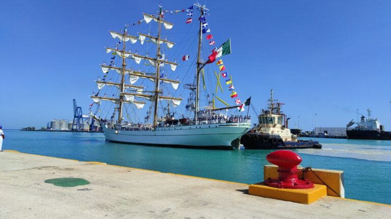 Arribó a Progreso El Buque Escuela Cuauhtémoc de la Secretaría de Marina