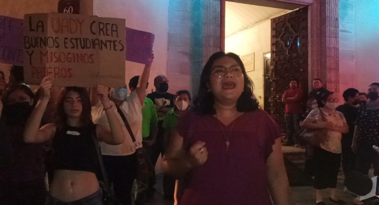 JOVEN DE LA PREPA DE LA UADY FUE VIOLADA Y TIENE QUE CONVIVIR CON SU AGRESOR