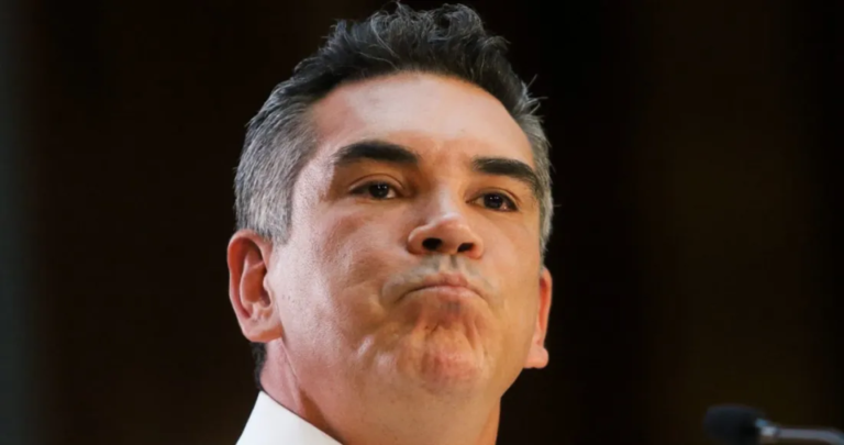 Revienta Alejandro Moreno plenaria de los senadores del PRI